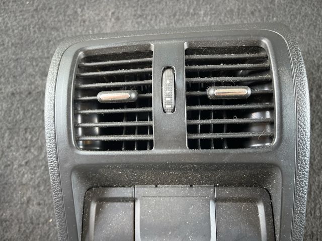 bontott VW PASSAT B7 Hátsó középső Szellőző