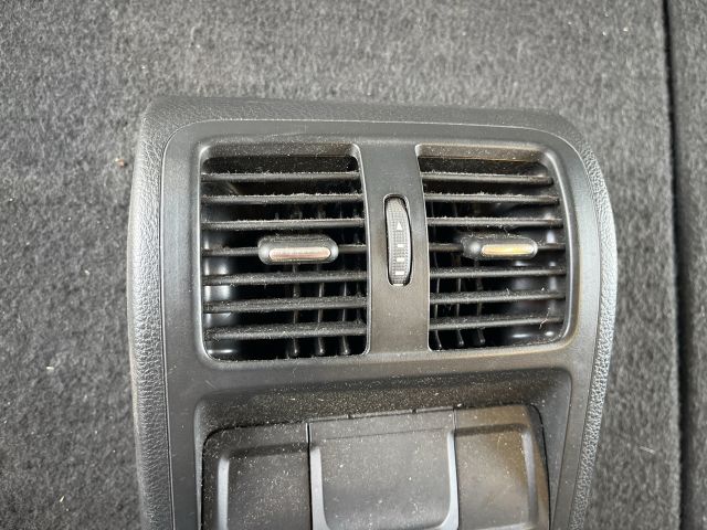 bontott VW PASSAT B7 Hátsó középső Szellőző