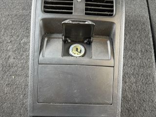 bontott VW PASSAT B7 Hátsó középső Szellőző