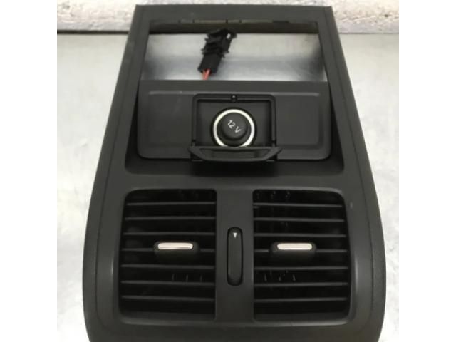 bontott VW PASSAT B7 Hátsó középső Szellőző