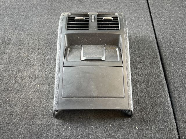 bontott VW PASSAT B7 Hátsó középső Szellőző