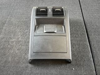 bontott VW PASSAT B7 Hátsó középső Szellőző