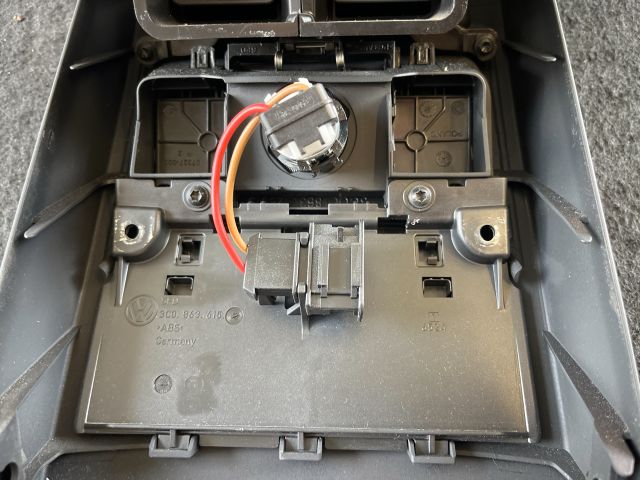 bontott VW PASSAT B7 Hátsó középső Szellőző