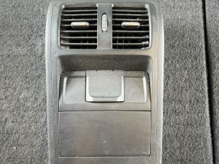 bontott VW PASSAT B7 Hátsó középső Szellőző