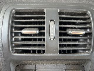 bontott VW PASSAT B7 Hátsó középső Szellőző