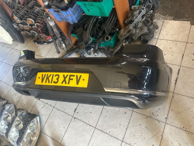 bontott VW PASSAT B7 Hátsó Lökhárító (Részeivel)