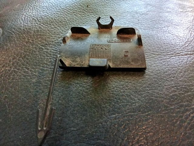 bontott VW PASSAT B7 Hátsó Vonószem Burkolat