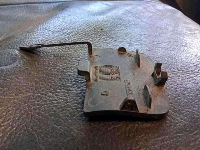 bontott VW PASSAT B7 Hátsó Vonószem Burkolat