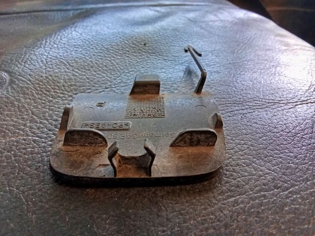 bontott VW PASSAT B7 Hátsó Vonószem Burkolat