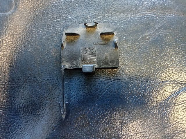 bontott VW PASSAT B7 Hátsó Vonószem Burkolat