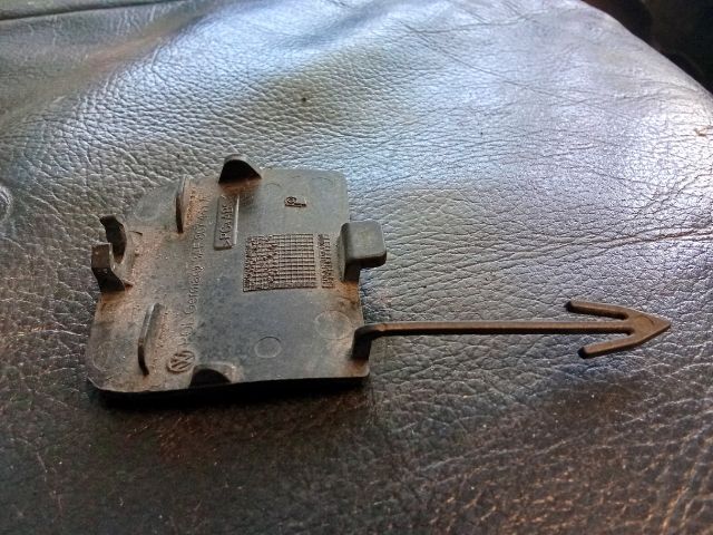 bontott VW PASSAT B7 Hátsó Vonószem Burkolat