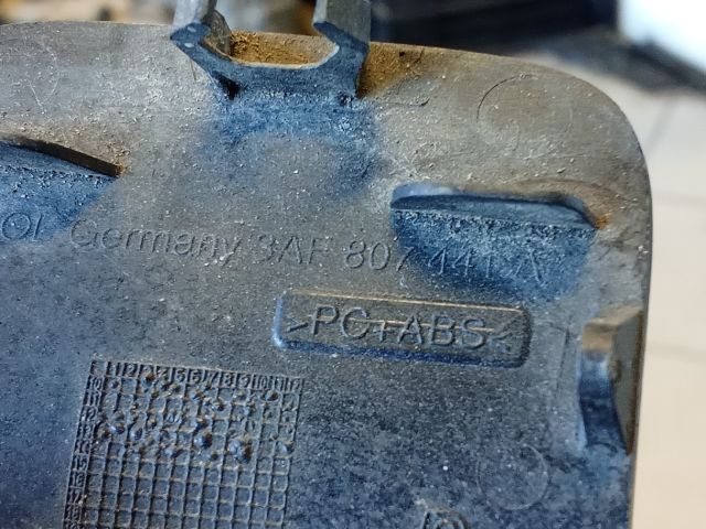 bontott VW PASSAT B7 Hátsó Vonószem Burkolat