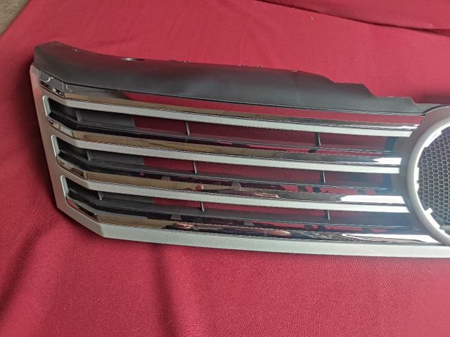 bontott VW PASSAT B7 Hűtőrács