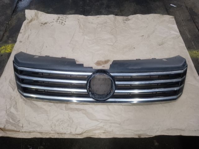 bontott VW PASSAT B7 Hűtőrács