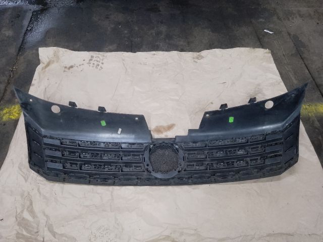 bontott VW PASSAT B7 Hűtőrács