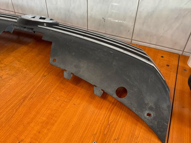 bontott VW PASSAT B7 Hűtőrács