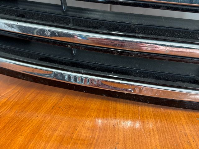 bontott VW PASSAT B7 Hűtőrács