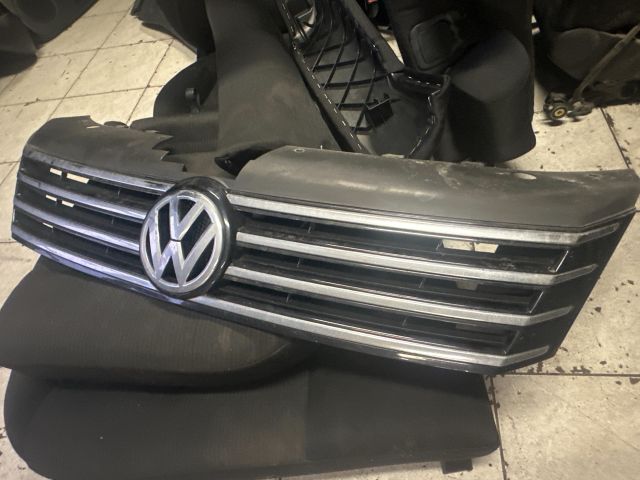 bontott VW PASSAT B7 Hűtőrács