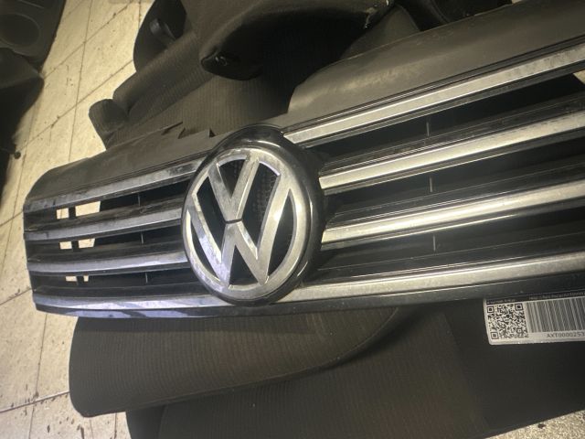 bontott VW PASSAT B7 Hűtőrács
