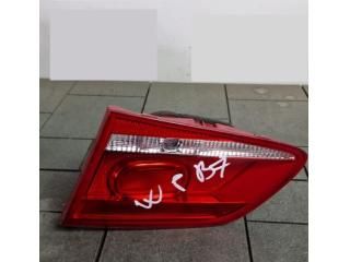 bontott VW PASSAT B7 Jobb Belső Hátsó Lámpa