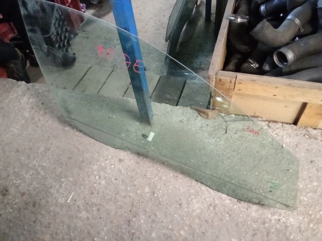 bontott VW PASSAT B7 Jobb első Ablak