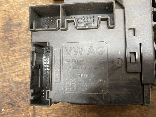 bontott VW PASSAT B7 Jobb első Ablakemelő Motor