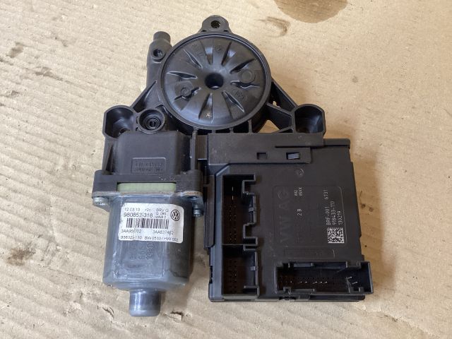 bontott VW PASSAT B7 Jobb első Ablakemelő Motor