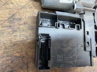 bontott VW PASSAT B7 Jobb első Ablakemelő Motor