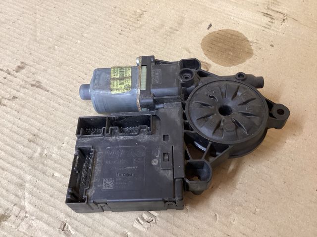 bontott VW PASSAT B7 Jobb első Ablakemelő Motor