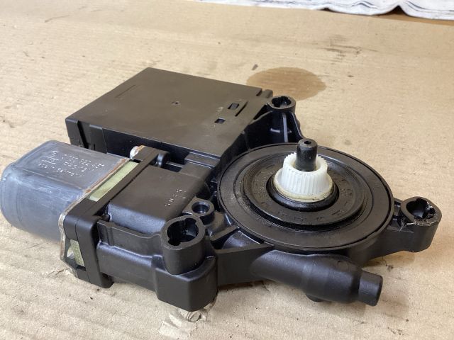 bontott VW PASSAT B7 Jobb első Ablakemelő Motor