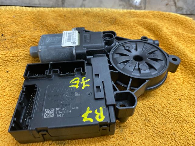 bontott VW PASSAT B7 Jobb első Ablakemelő Motor