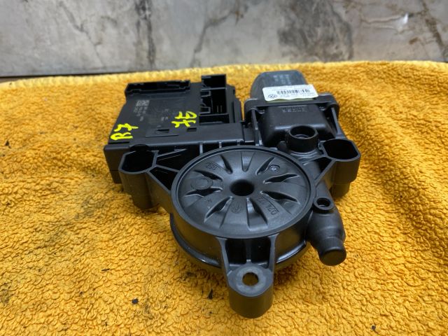 bontott VW PASSAT B7 Jobb első Ablakemelő Motor