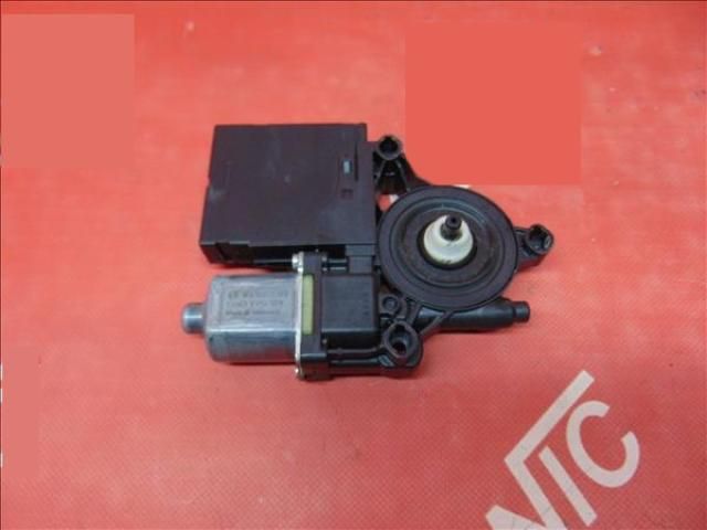 bontott VW PASSAT B7 Jobb első Ablakemelő Motor