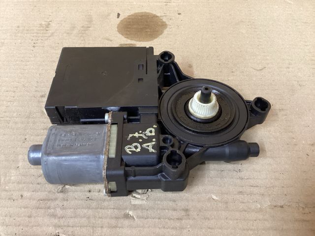 bontott VW PASSAT B7 Jobb első Ablakemelő Motor
