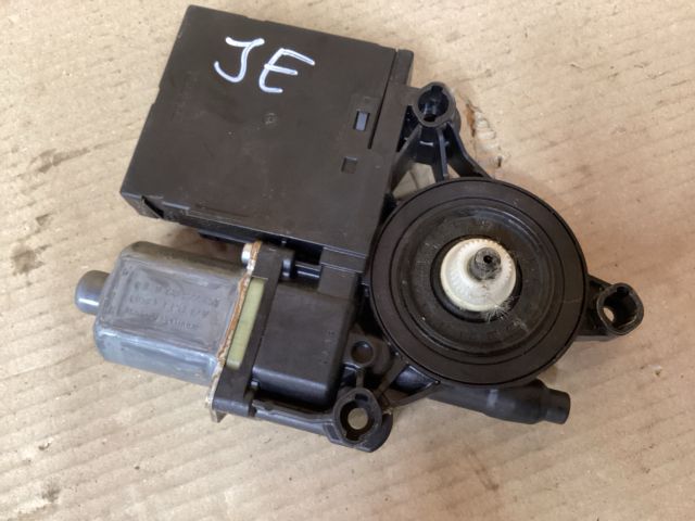 bontott VW PASSAT B7 Jobb első Ablakemelő Motor