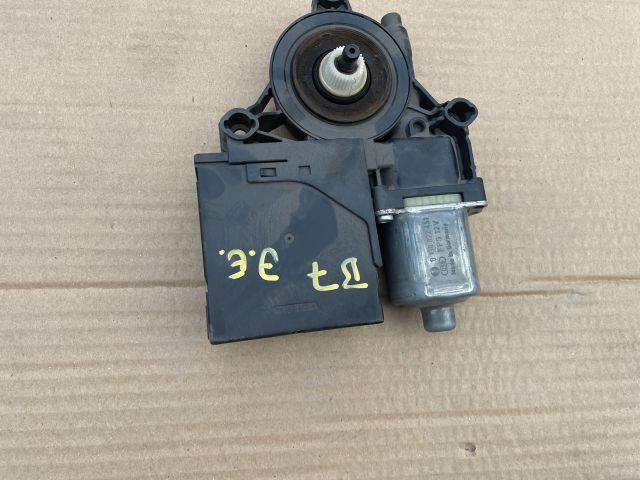 bontott VW PASSAT B7 Jobb első Ablakemelő Motor