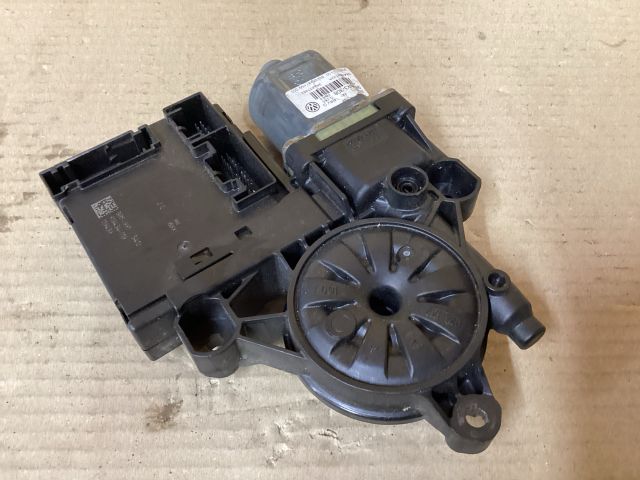 bontott VW PASSAT B7 Jobb első Ablakemelő Motor