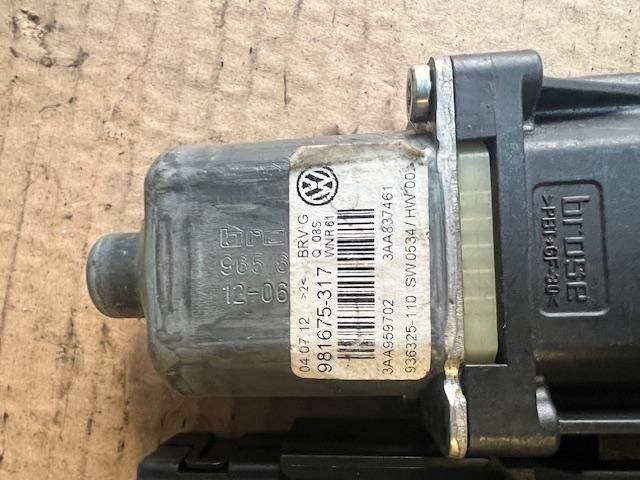 bontott VW PASSAT B7 Jobb első Ablakemelő Motor