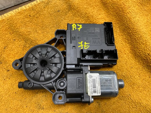 bontott VW PASSAT B7 Jobb első Ablakemelő Motor
