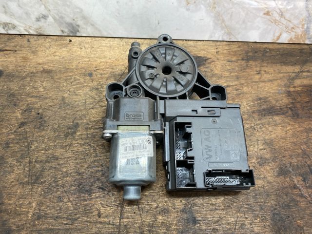 bontott VW PASSAT B7 Jobb első Ablakemelő Motor