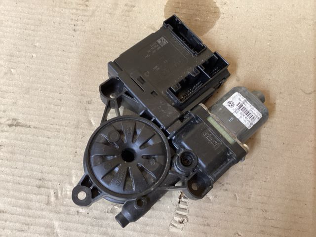 bontott VW PASSAT B7 Jobb első Ablakemelő Motor