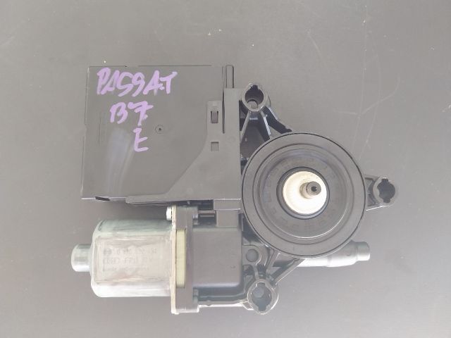 bontott VW PASSAT B7 Jobb első Ablakemelő Motor