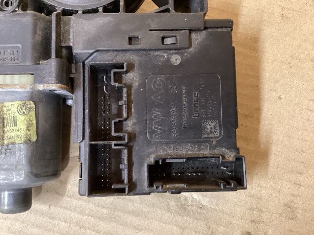 bontott VW PASSAT B7 Jobb első Ablakemelő Motor