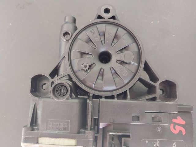 bontott VW PASSAT B7 Jobb első Ablakemelő Motor