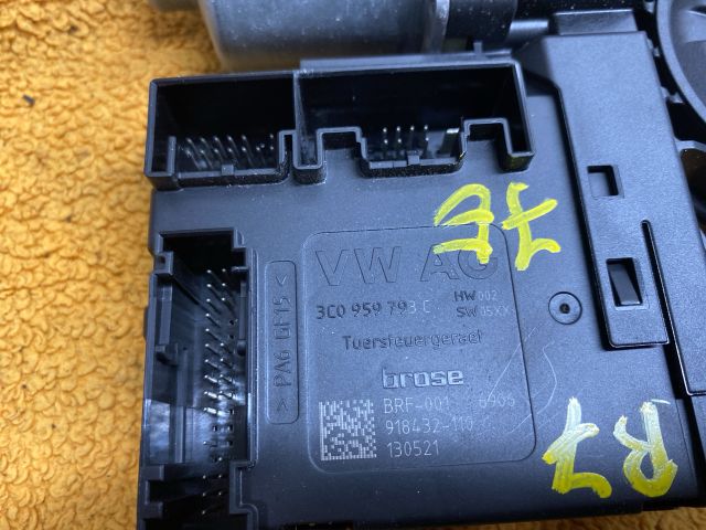 bontott VW PASSAT B7 Jobb első Ablakemelő Motor