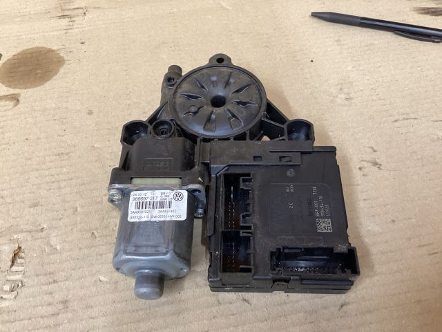 bontott VW PASSAT B7 Jobb első Ablakemelő Motor