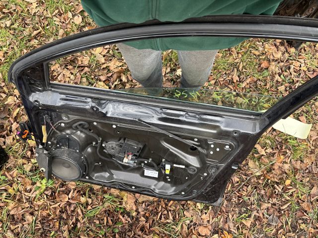 bontott VW PASSAT B7 Jobb első Ajtó (Részeivel)