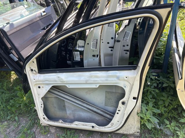 bontott VW PASSAT B7 Jobb első Ajtó (Üres lemez)