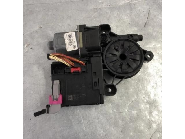 bontott VW PASSAT B7 Jobb első Ajtó Vezérlőegység