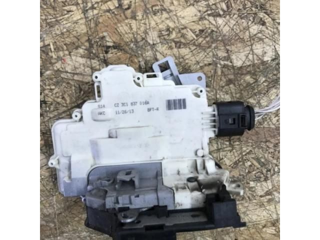 bontott VW PASSAT B7 Jobb első Ajtózár